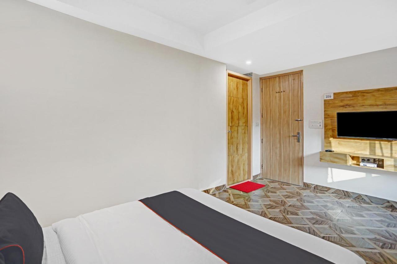 Oyo 81641 Collection O Hotel A1 Residency Nueva Delhi Exterior foto